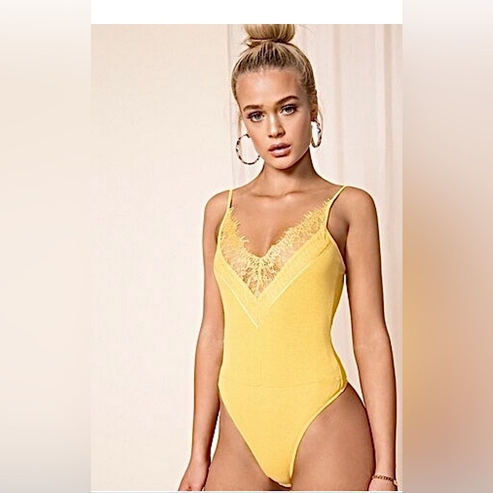 REVOLVE Womens Sz Medium Bodysuit Plunge V Neck Front Yellow Lace Open Back